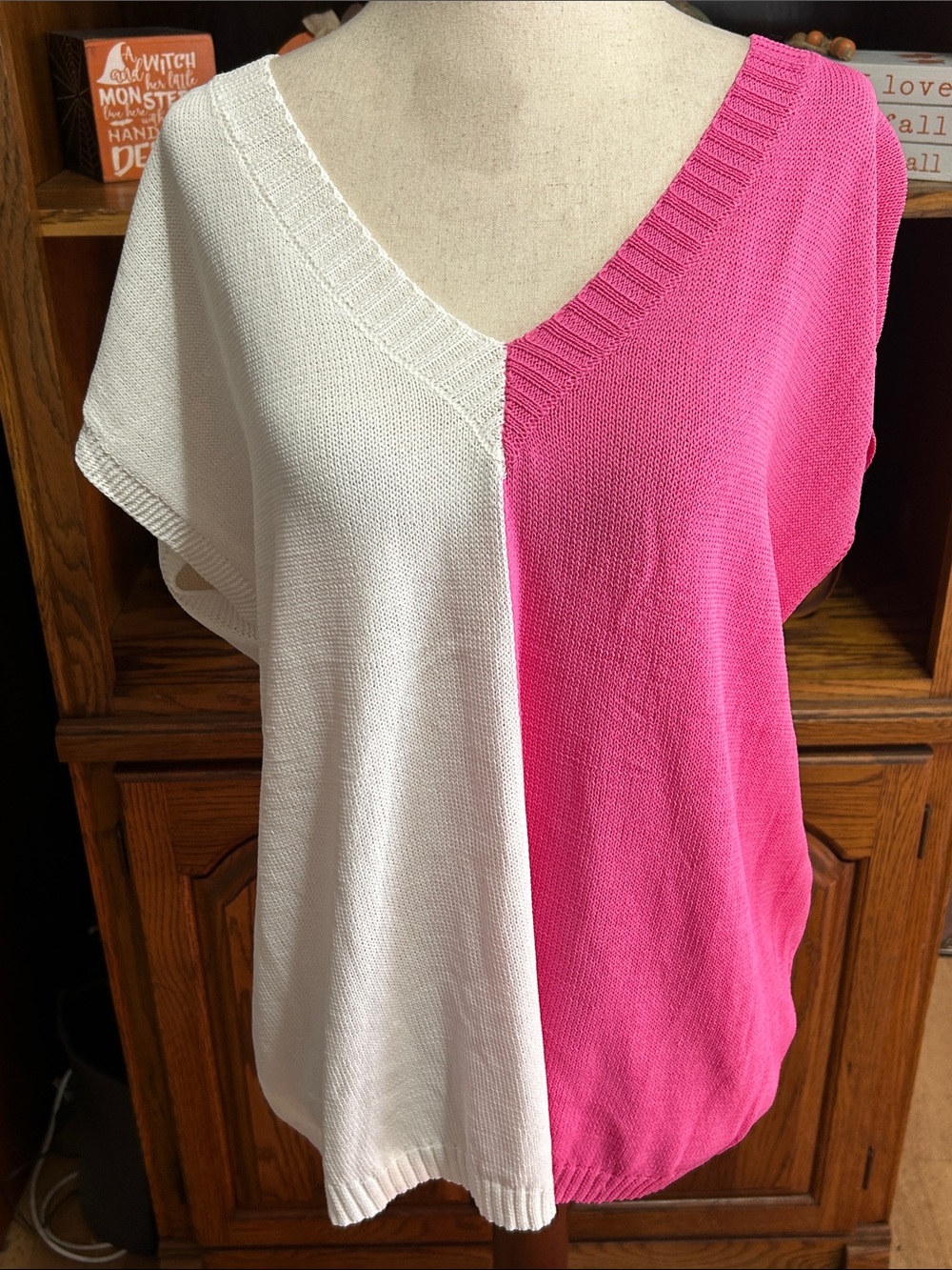Colorblock V-Neck Short Sleeve Top - White & Hot Pink Size Large